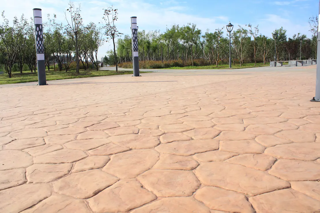 Zona de relajación de una universidad con piso de hormigón impreso en Santa Cruz. Zona de relajación de una universidad con piso de hormigón impreso en Santa Cruz.